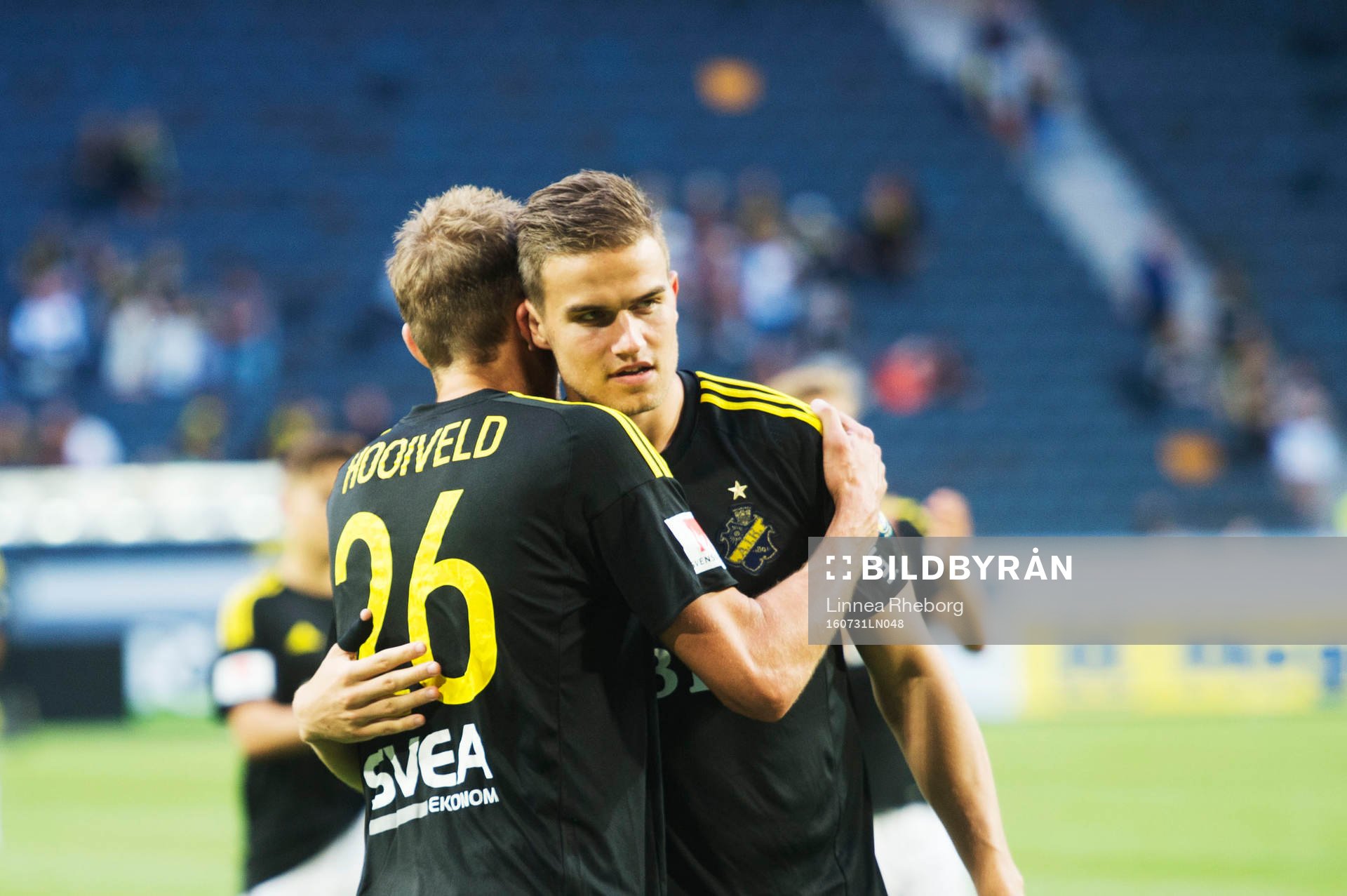 s Jos Hooiveld och Eero Markkanen jublar