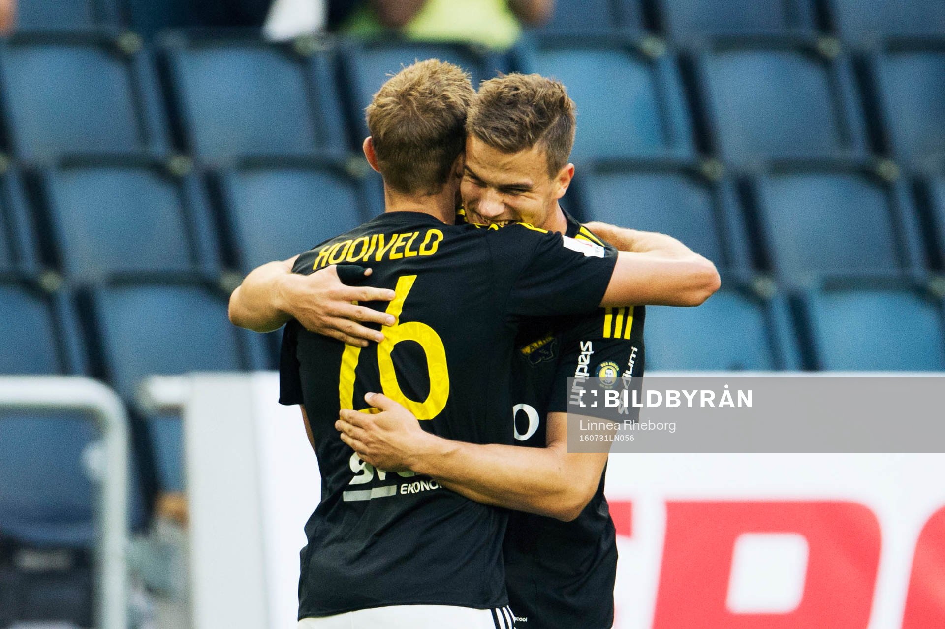 AIK:s Jos Hooiveld och Eero Markkanen jublar efter 2-0 under fotbollsmatchen i Allsvenskan mellan AIK och Falkenberg den 31 juli 2016 i Stockholm.