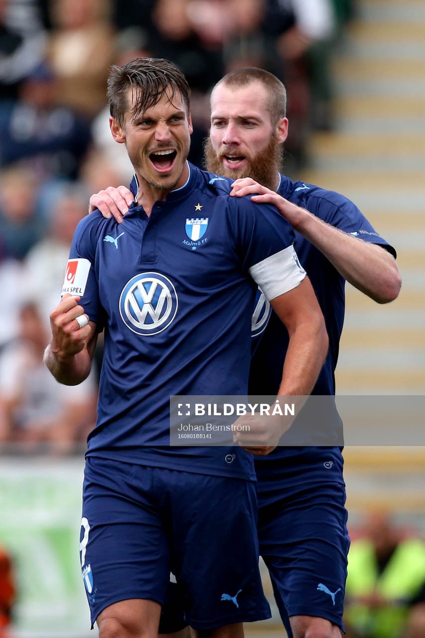Malmö FFs Jo Inge Berget och Markus Rosenberg jublar
