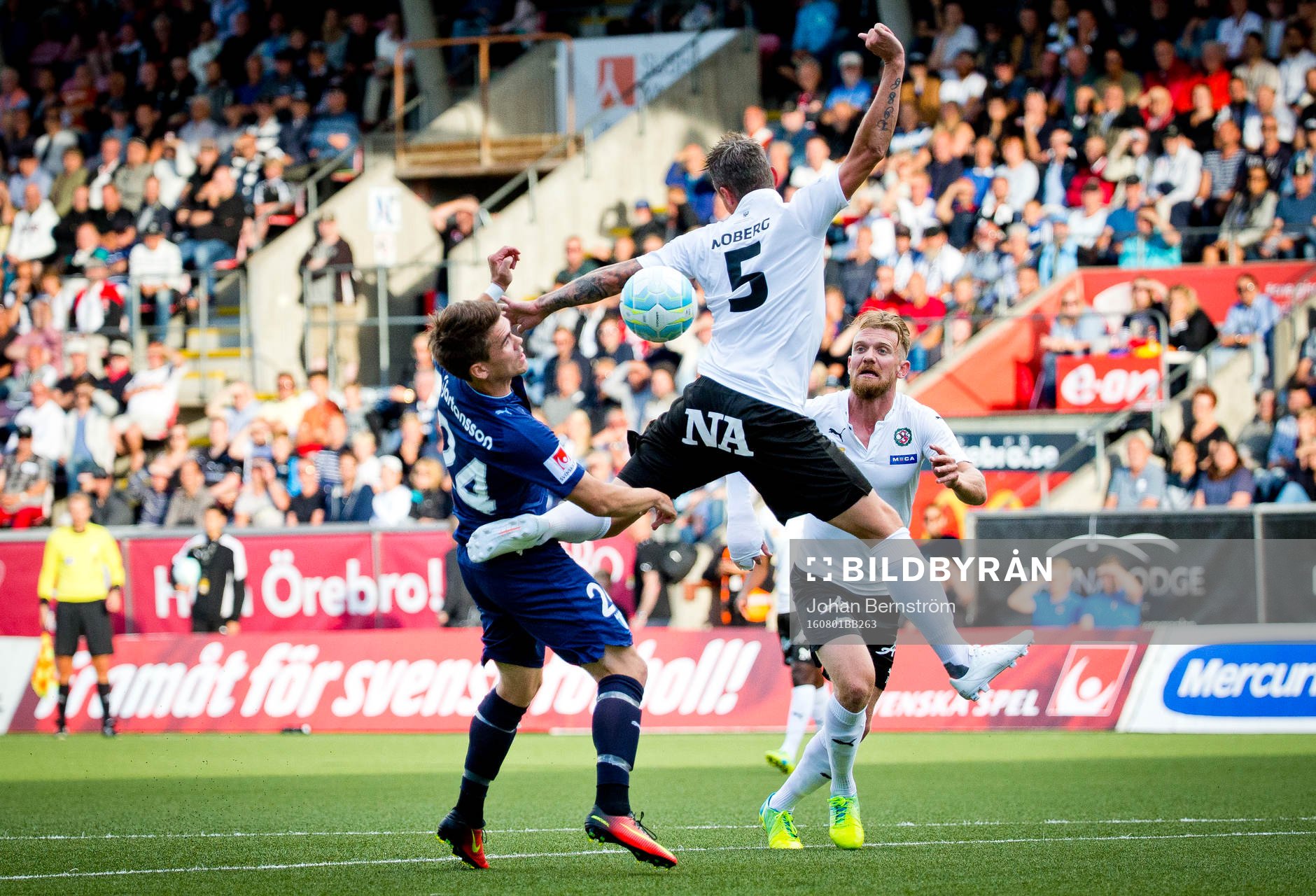 Malmö FFs Vidar Örn Kjartansson mot Örebros Erik Moberg