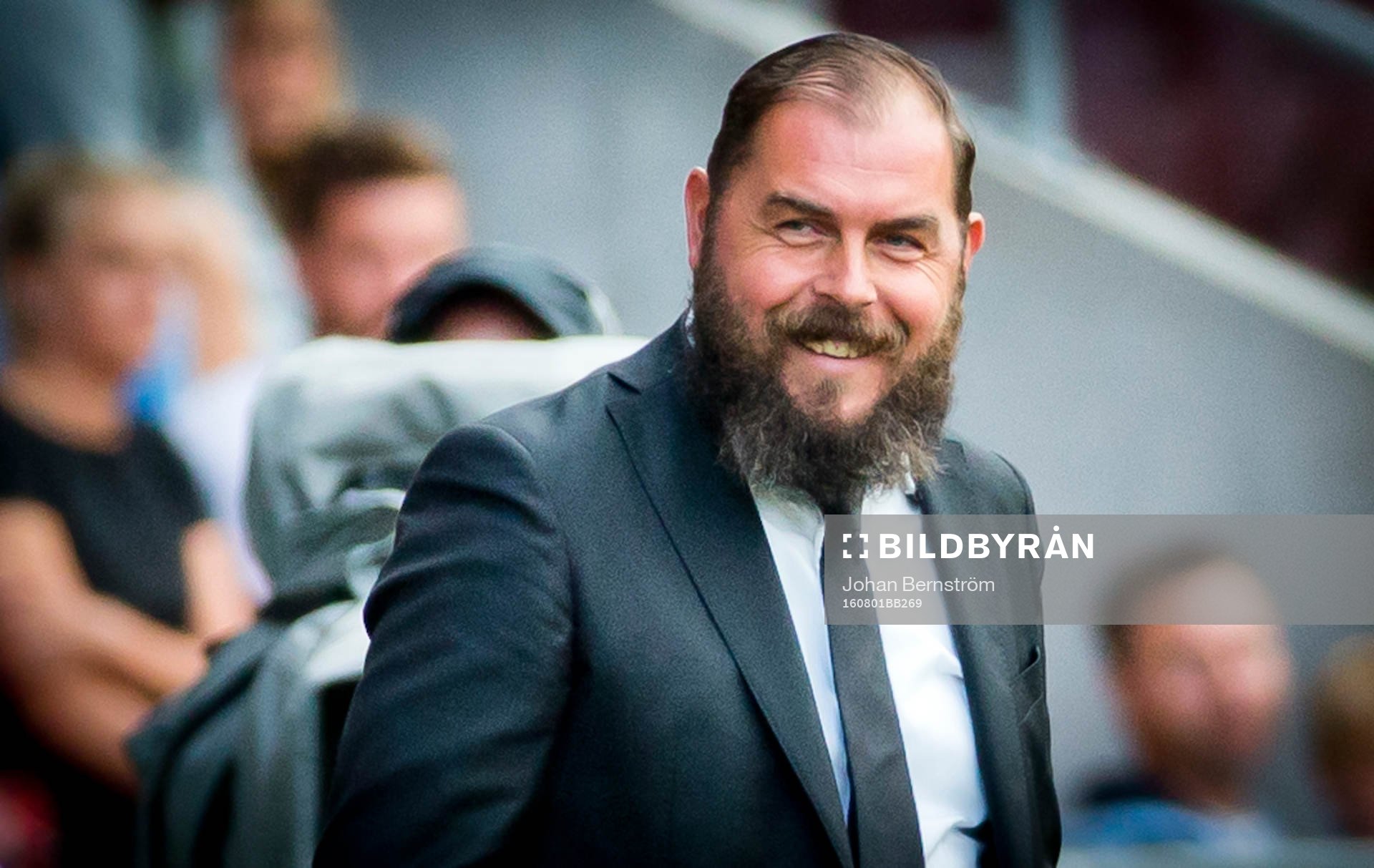 En glad Örebros tränare Alexander Axén