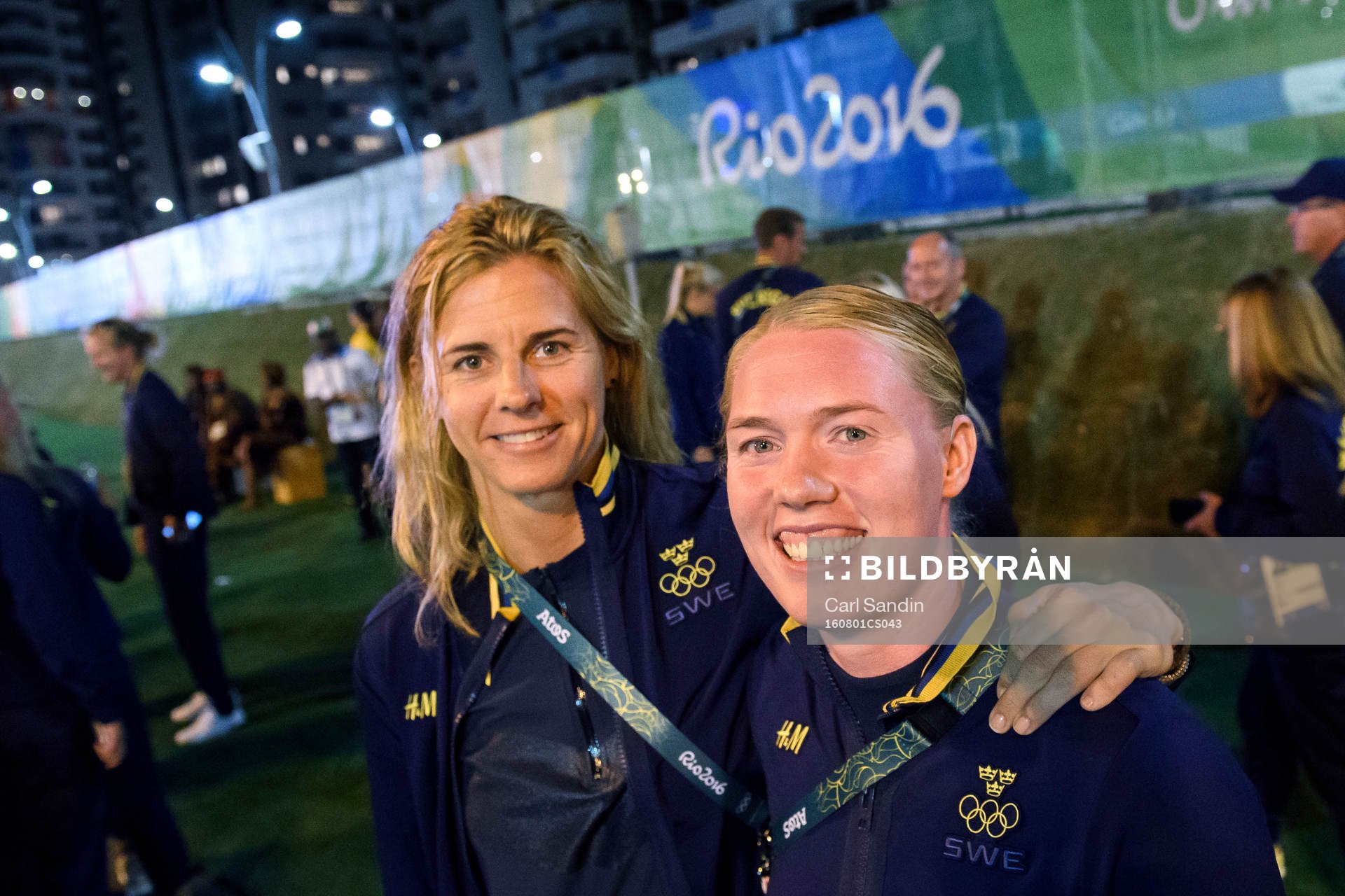 Sveriges Linnea Torstensson och målvakt Hedvig Lindahl