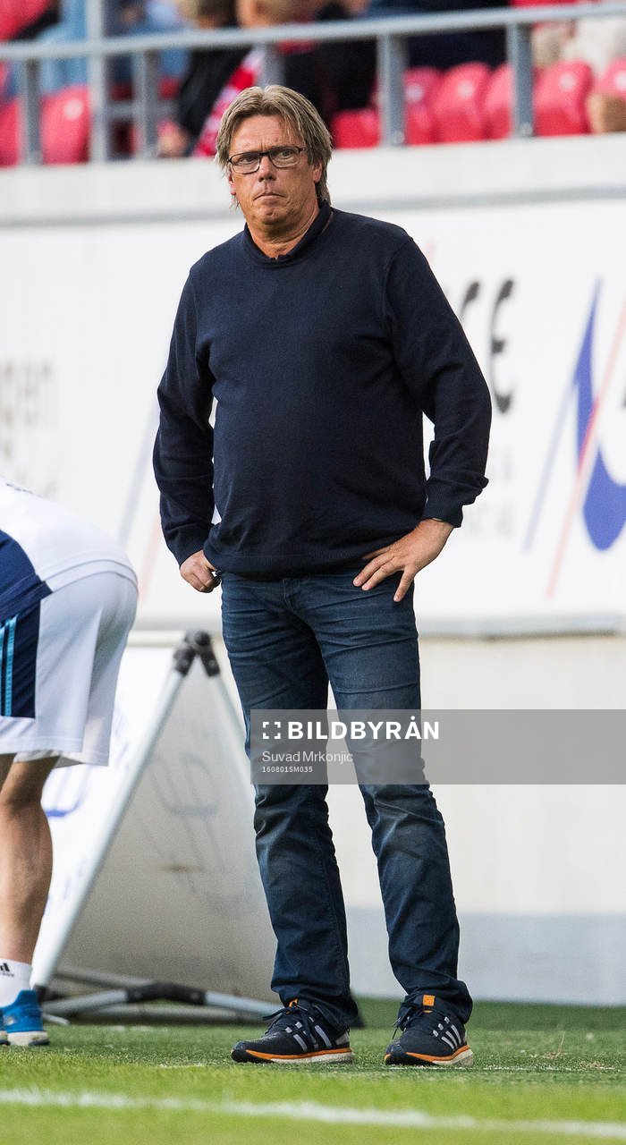 Djurgårdens tränare Per Olsson  under fotbollsmatchen i Allsvenskan mellan Kalmar och Djurgården den 1 augusti 2016 i Kalmar.
