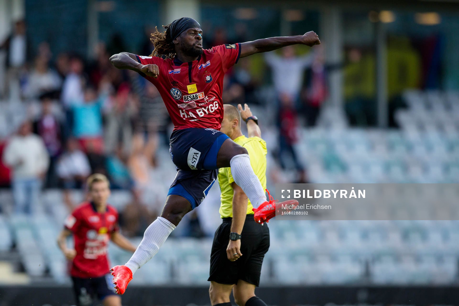 Örgrytes Martin Kayongo-Mutumba jublar efter att ha kvitterat till 1-1 under fotbollsmatchen i Superettan mellan Örgryte och Åtvidaberg den 2 augusti 2016 i Göteborg.