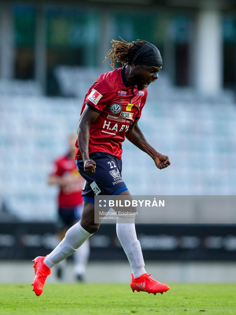 Örgrytes Martin Kayongo-Mutumba jublar