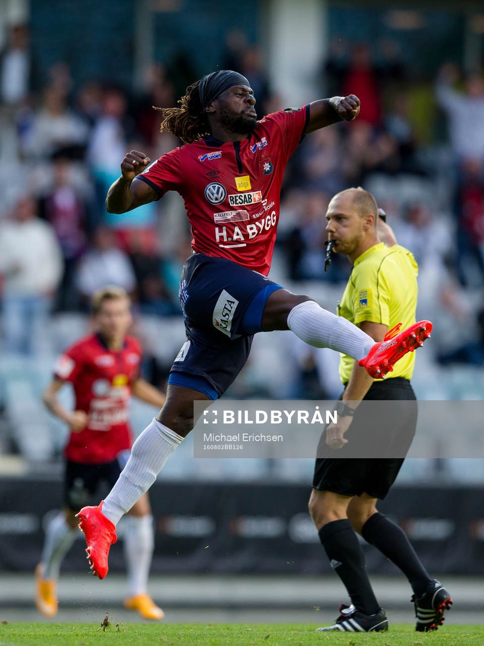 Örgrytes Martin Kayongo-Mutumba jublar