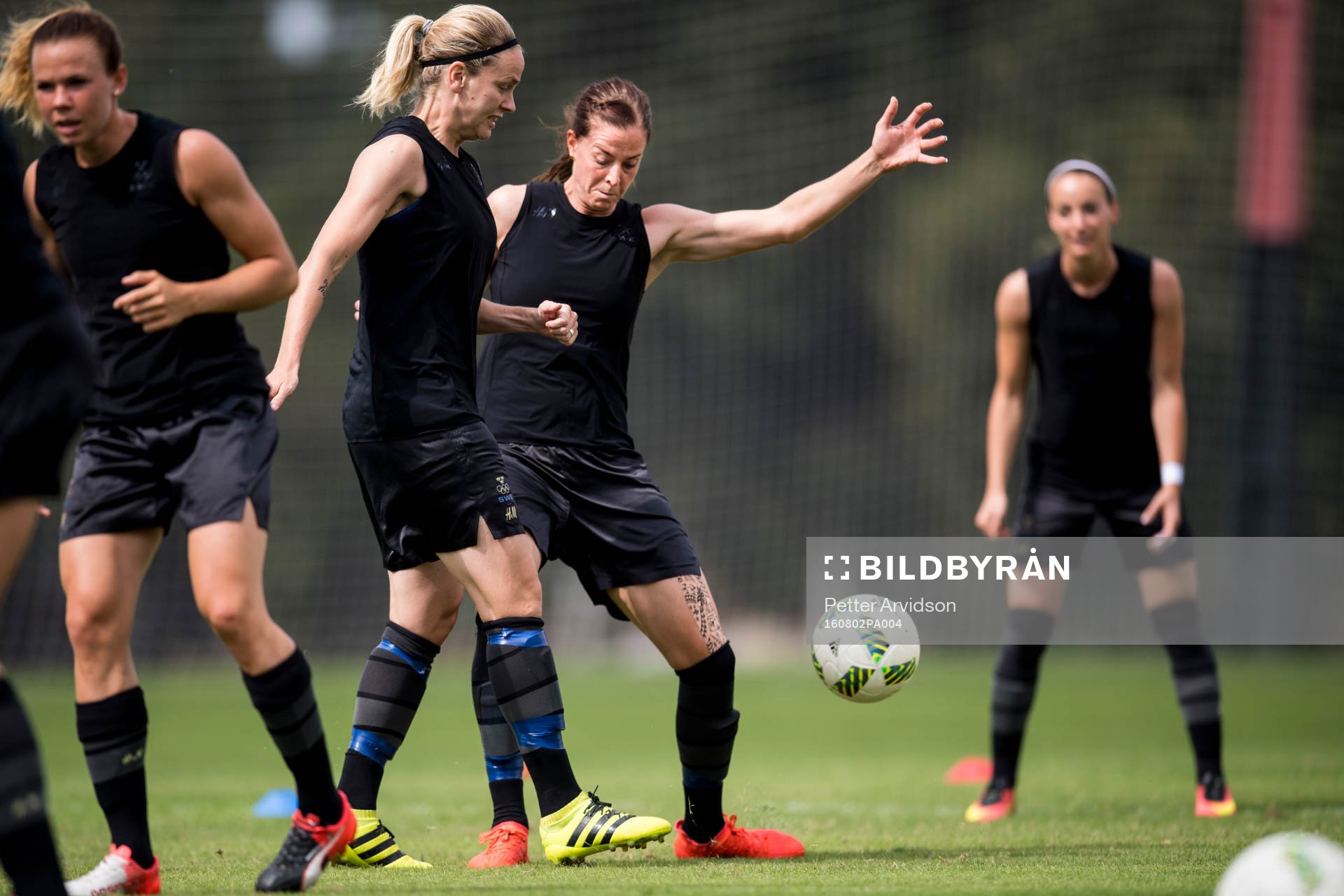 Lisa Dahlkvist och Lotta Schelin