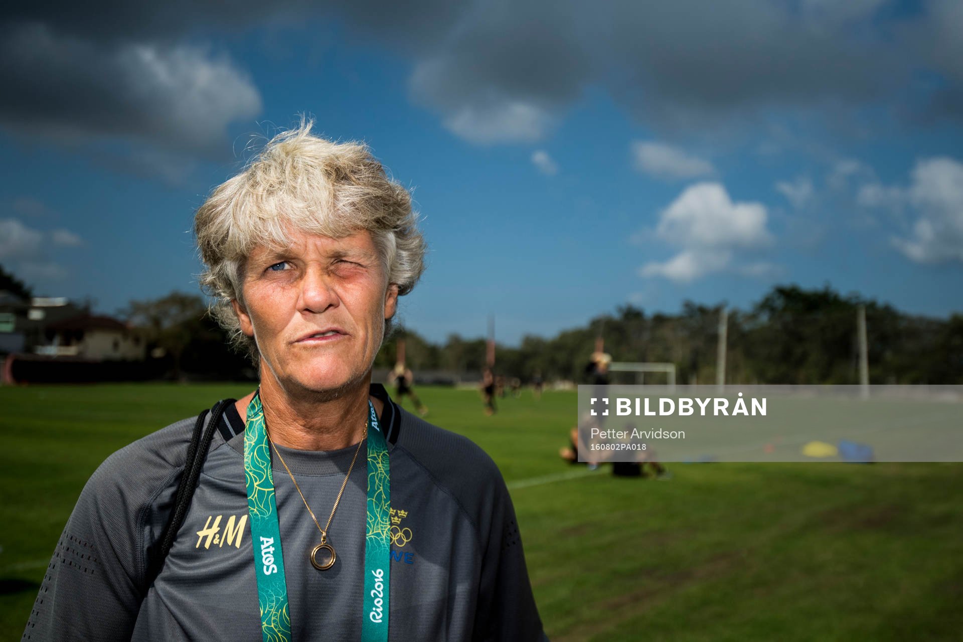 Förbundskapten Pia Sundhage intervjuas av media efter en träning med det svenska damlandslaget i fotboll den 2 augusti 2016 inför OS i Rio de Janeiro.