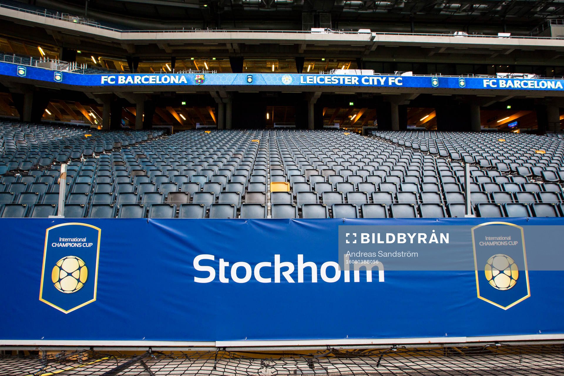 En skylt med texten Stockholm och logon för International