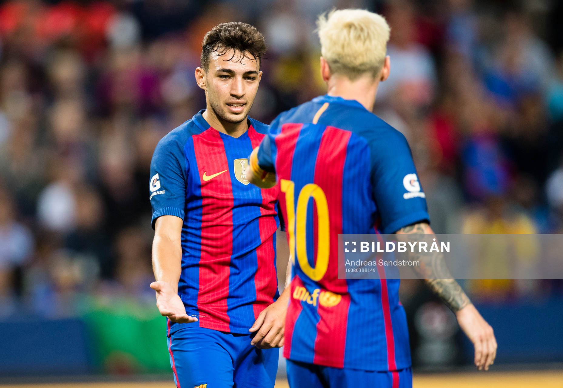 Barcelonas Munir El Haddadi gör 3-0 och gratuleras av Leo