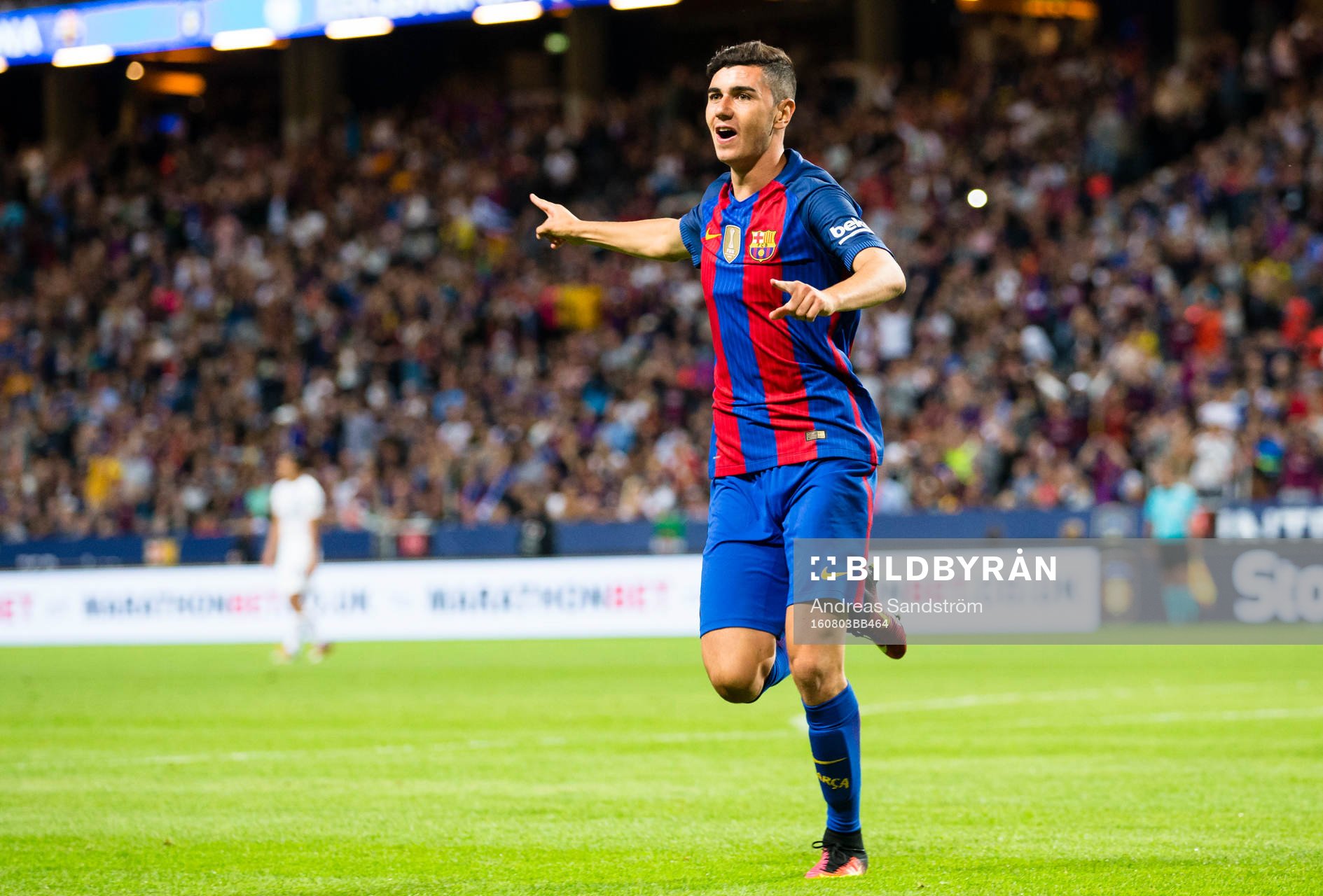 Barcelonas Rafael Mujica gör 4-2 under fotbollsmatchen i International Champions Cup mellan Barcelona och Leicester City den 3 Augusti 2016 i Stockholm. 