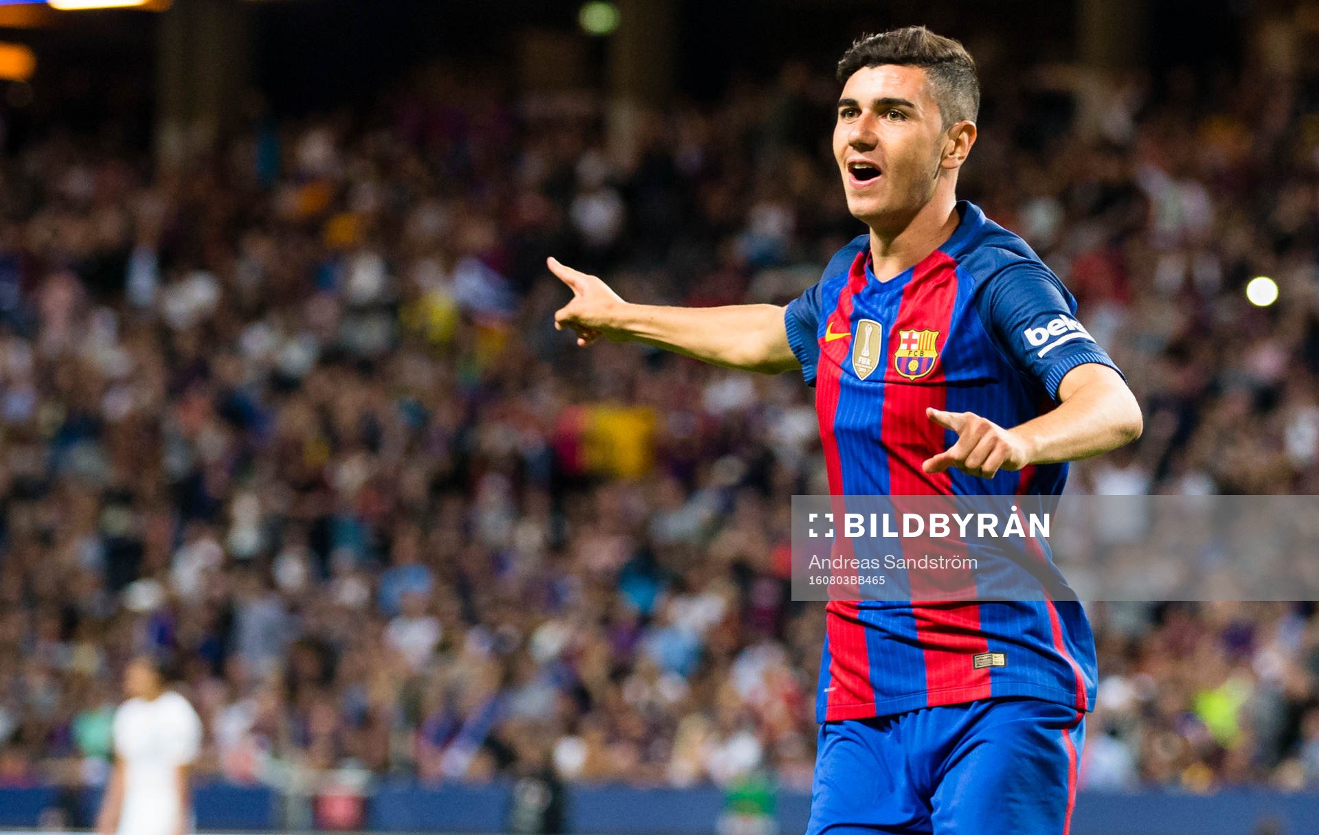 Barcelonas Rafael Mujica gör 4-2 under fotbollsmatchen i International Champions Cup mellan Barcelona och Leicester City den 3 Augusti 2016 i Stockholm.