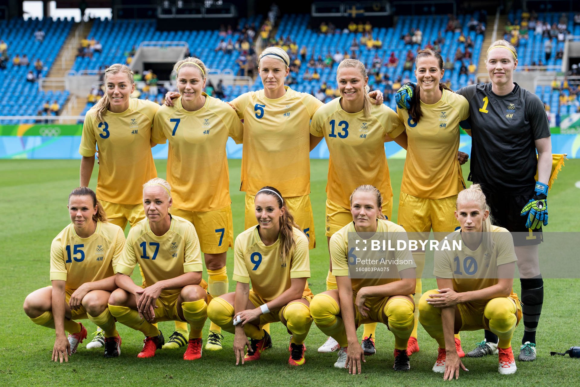 Sveriges startelva ställer upp för en lagbild. Övre