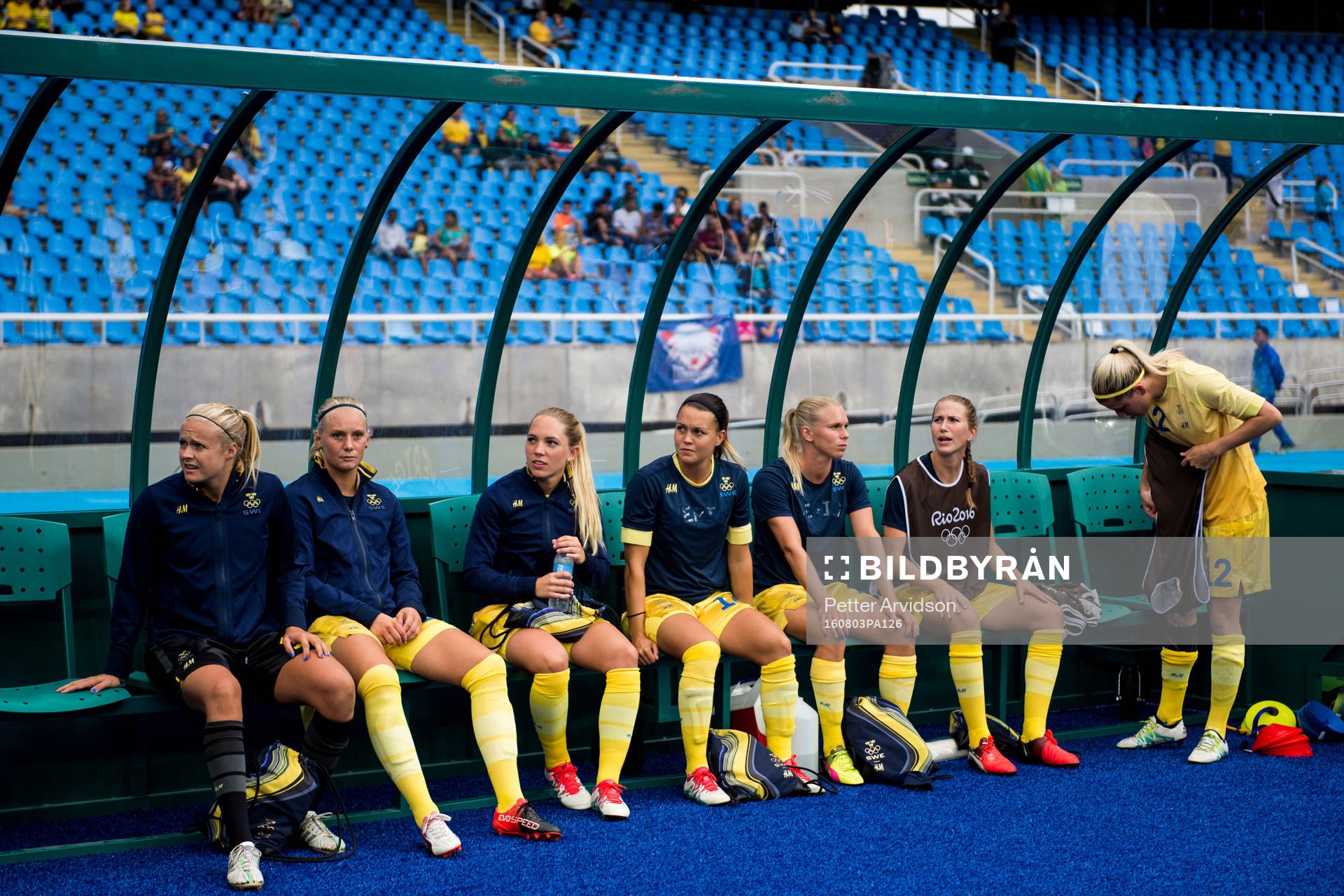 Sveriges bänk i fotbollsmatchen mellan Sverige och