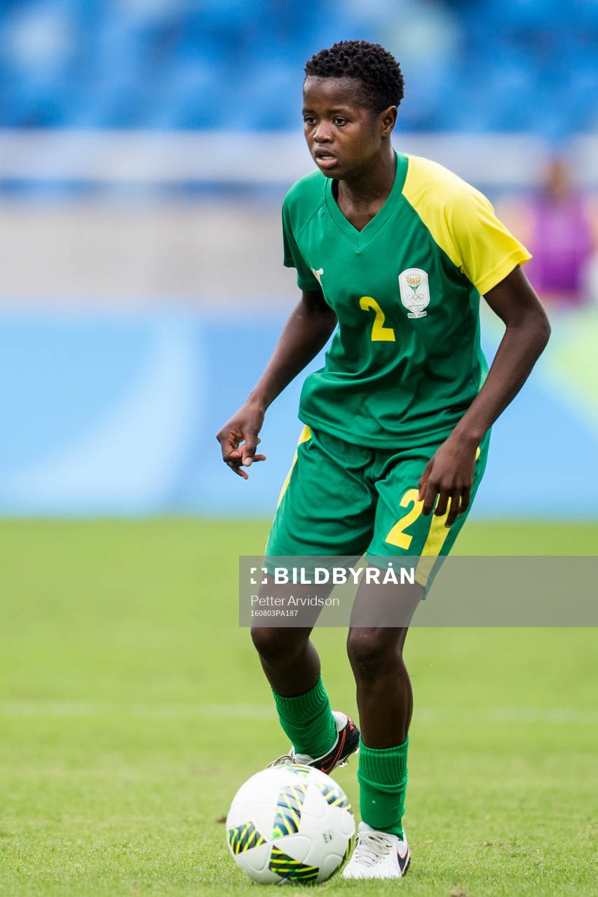 Sydafrikas Lebohang Ramalepe i fotbollsmatchen mellan