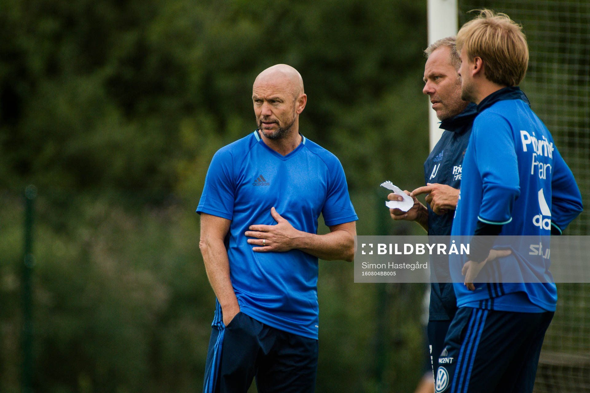 Djurgårdens nye tränare Mark Dempsey i samtal med
