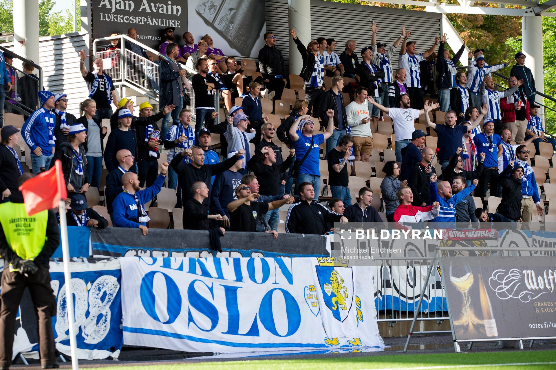 Tillresta IFK Göteborgs supportrar innan fotbollsmatchen i