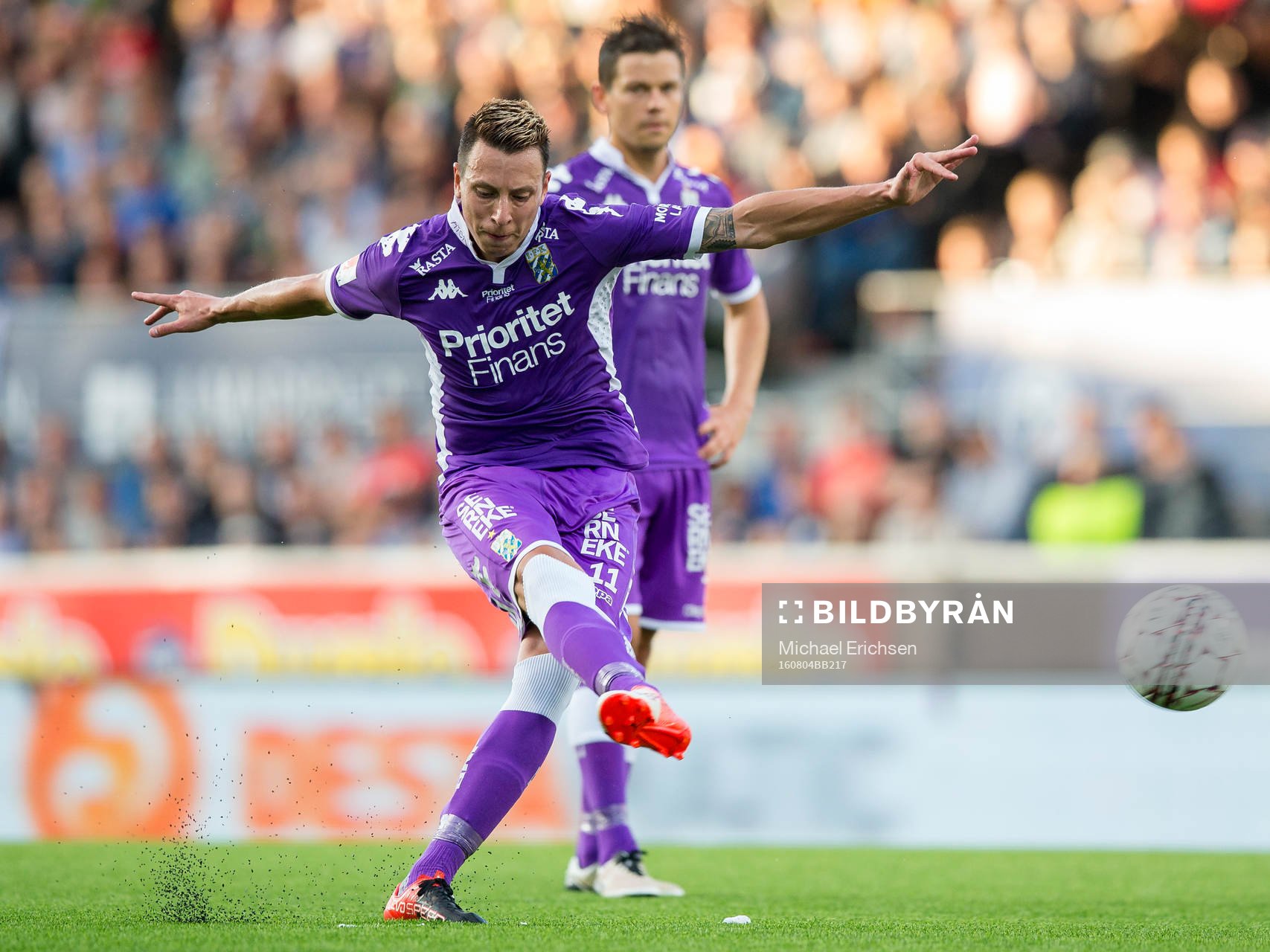 IFK Göteborgs Martin Smedberg Dalence skjuter en frispark