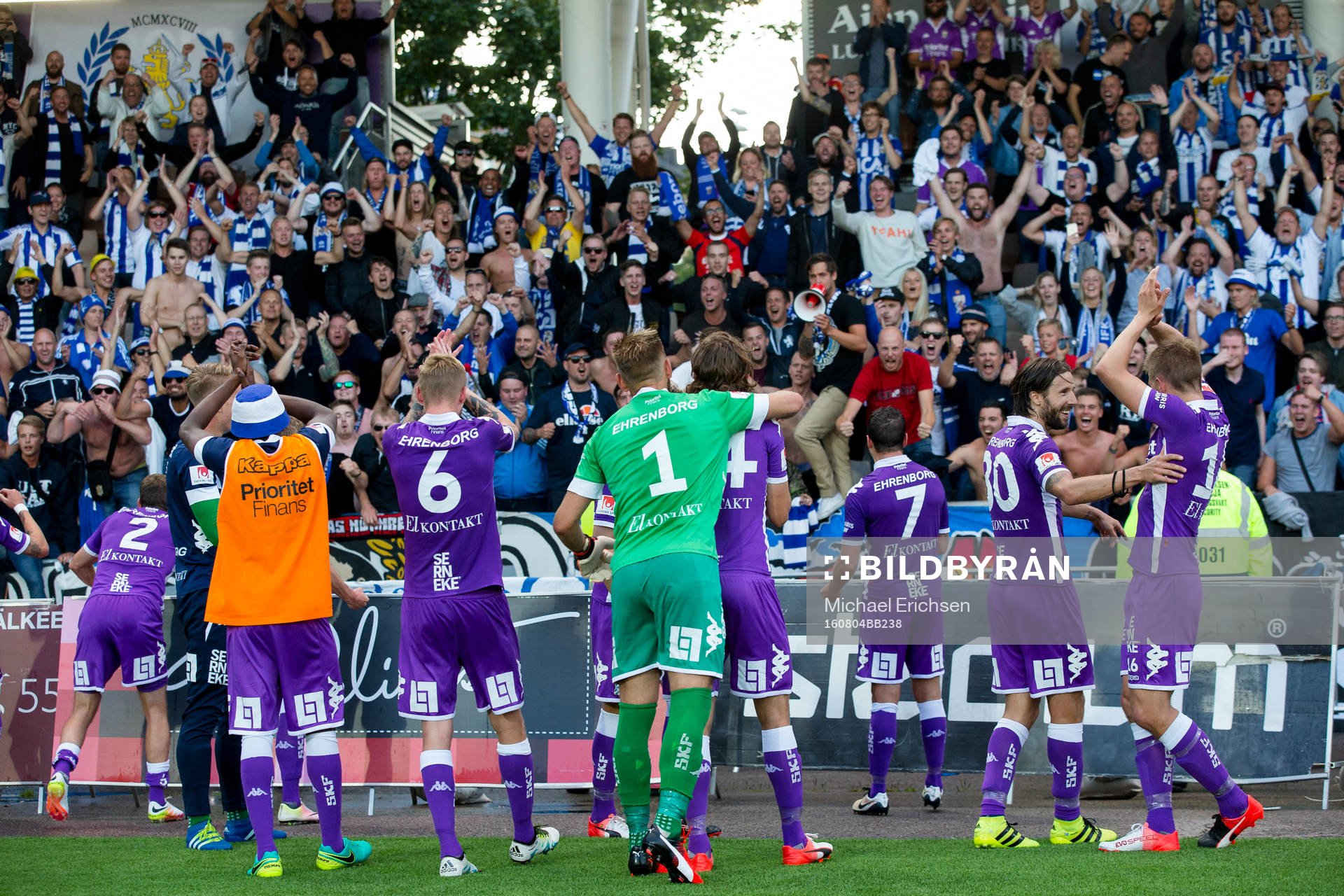 IFK Göteborg jublar och tackar tillresta fans