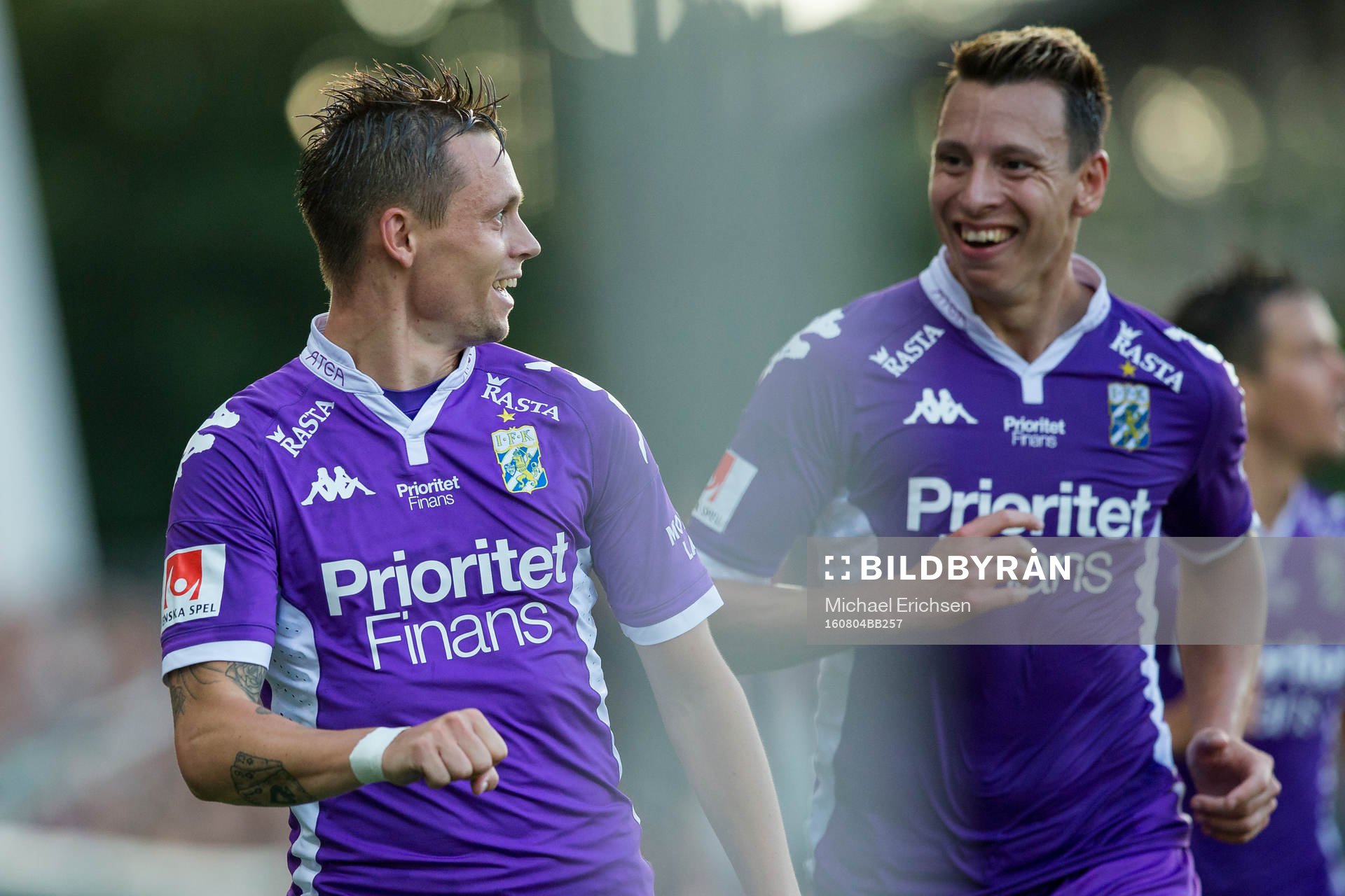 IFK Göteborgs Jakob Ankersen jublar ihop med Martin
