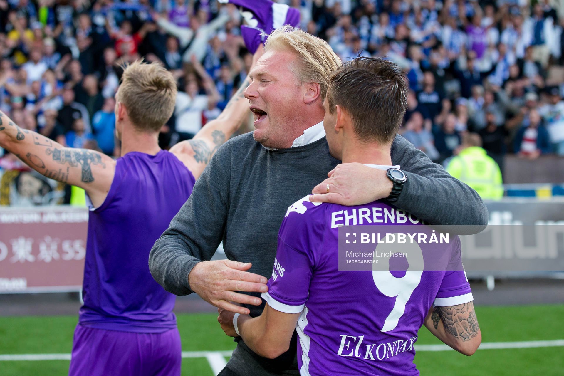 IFK Göteborgs tränare Jörgen Lennartsson kramar om Jakob