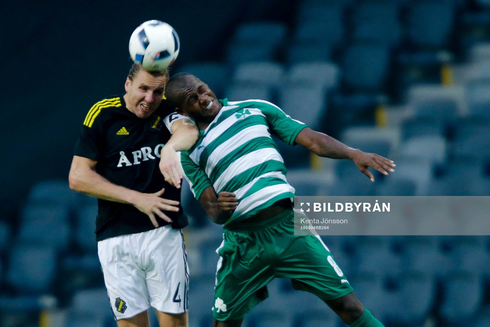 s Nils-Eric Johansson och Panathinaikos Victor Ibarbo