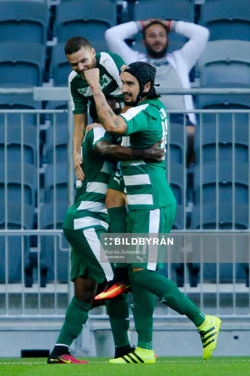 Panathinaikos spelare jublar