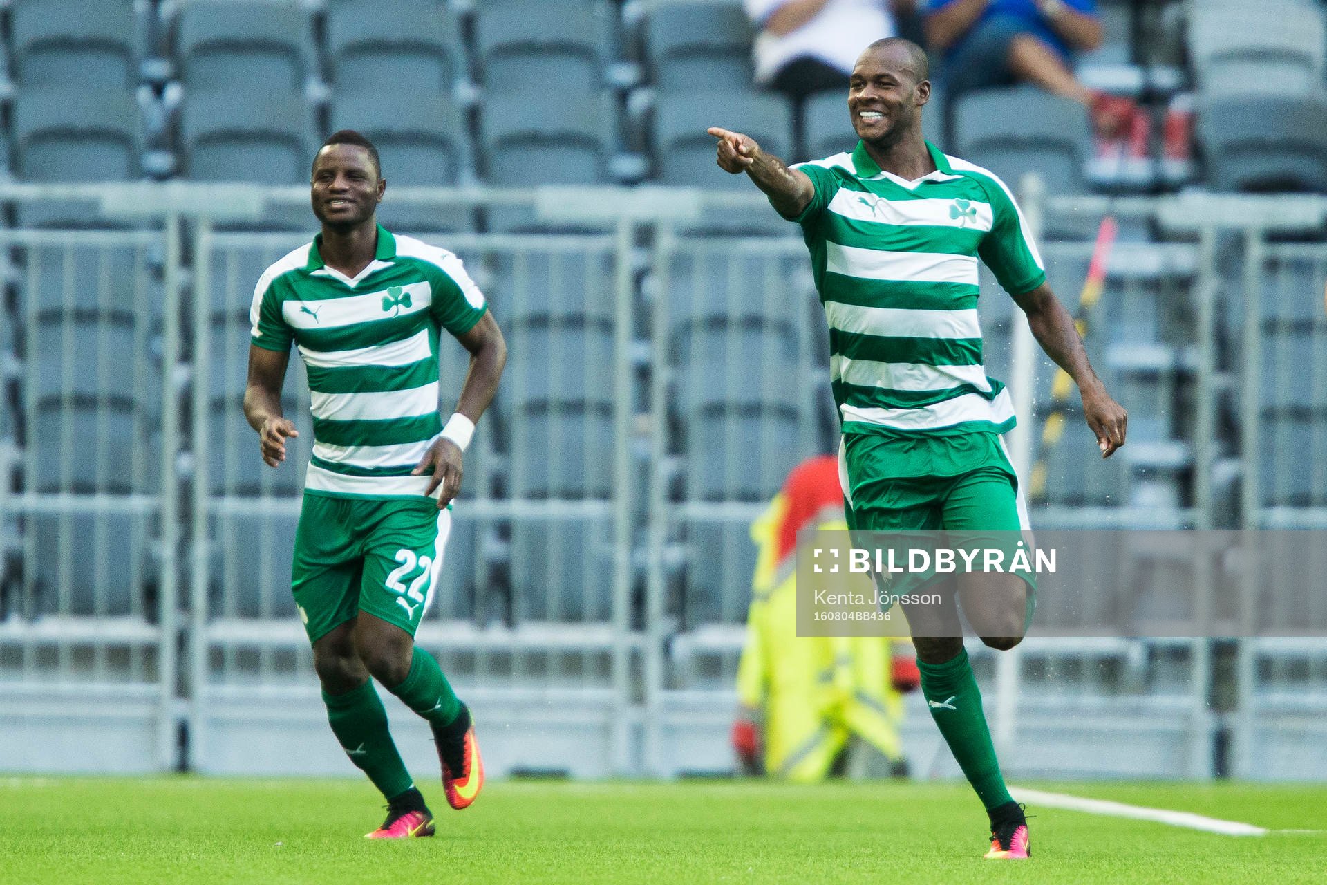 Panathinaikos Victor Ibarbo jublar med lagkamrater