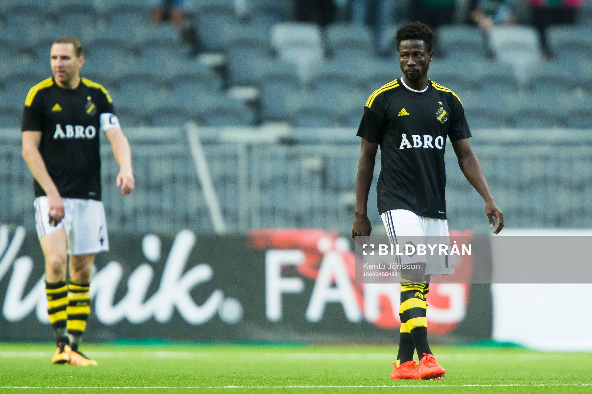 s Ebenezer Ofori deppar med Nils-Eric Johansson