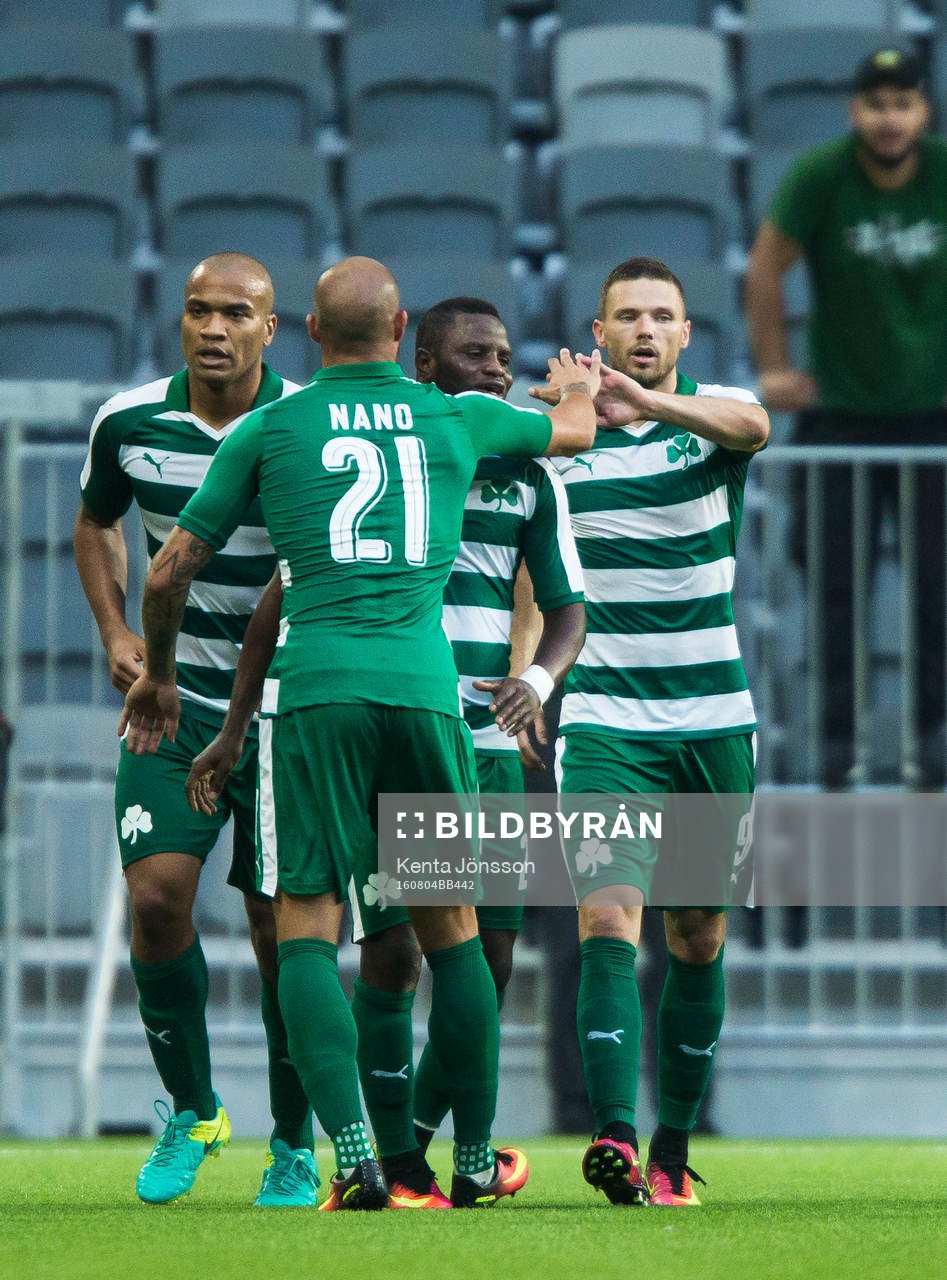 Panathinaikos Marcus Berg (h) jublar med lagkamrater