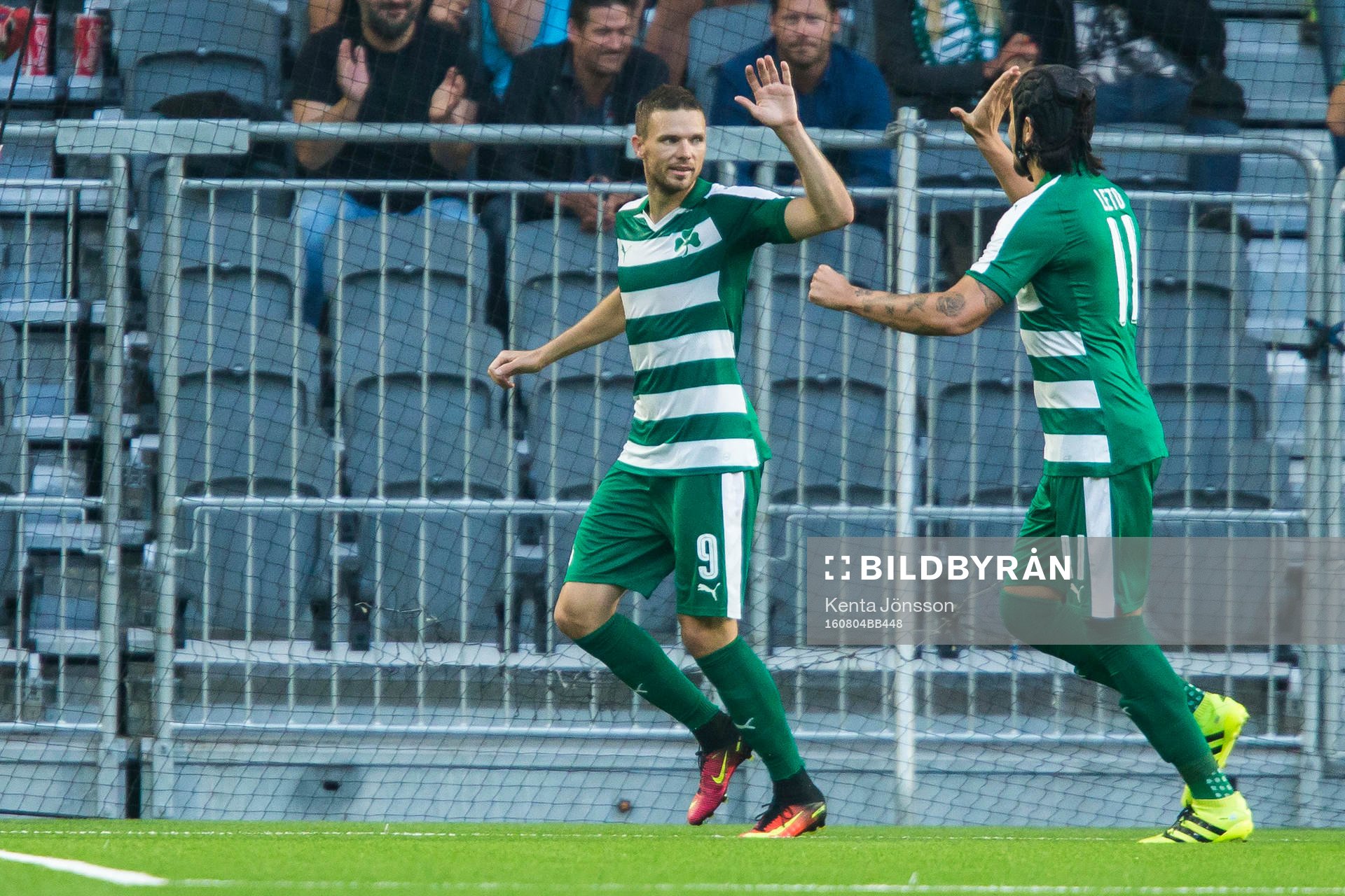 Panathinaikos Marcus Berg jubelefter sitt 2-0 mål