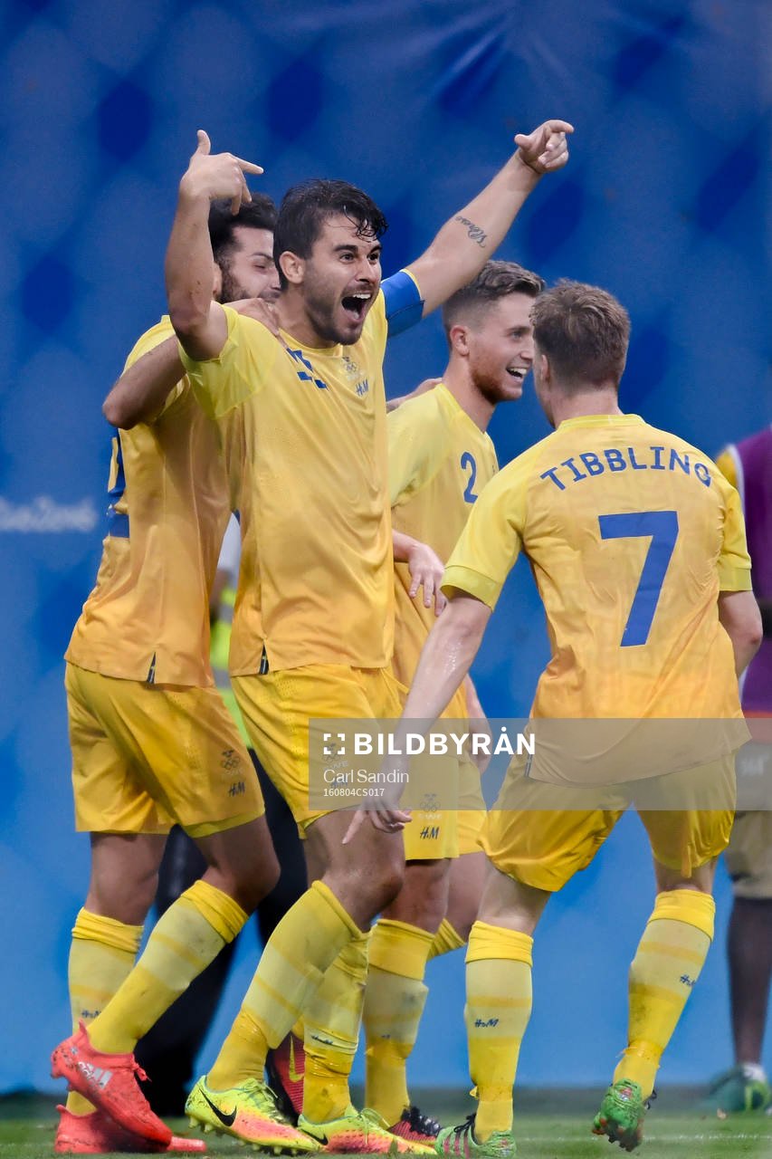 Sveriges Astrit Ajdarevic jublar
