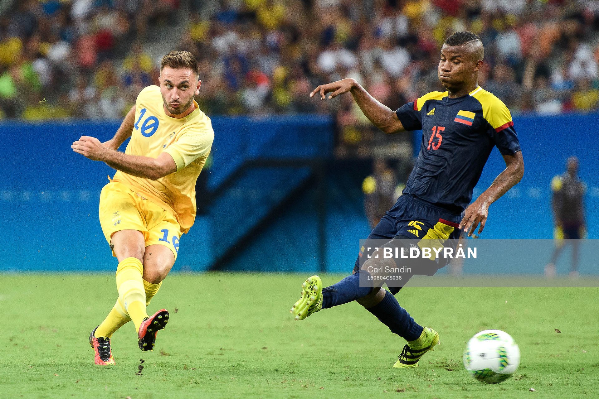Sveriges Muamer Tankovic i fotbollsmatchen mellan Sverige