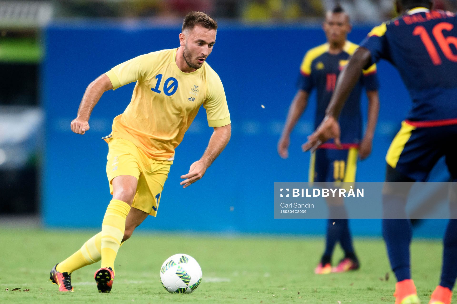 Sveriges Muamer Tankovic i fotbollsmatchen mellan Sverige