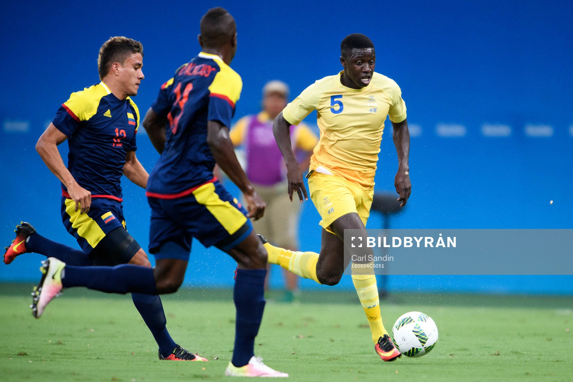 Sveriges Pa Konate i fotbollsmatchen mellan Sverige och