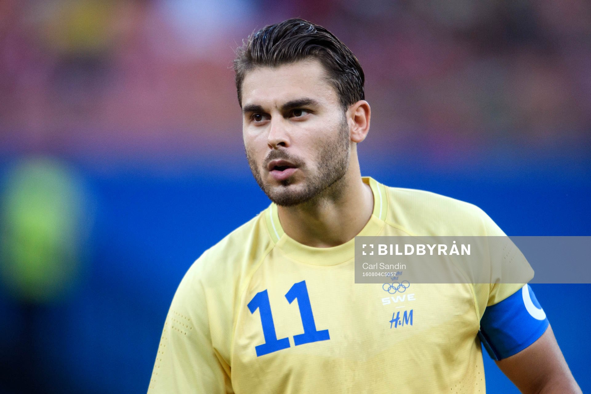 Sveriges Astrit Ajdarevic vid lineup innan fotbollsmatchen