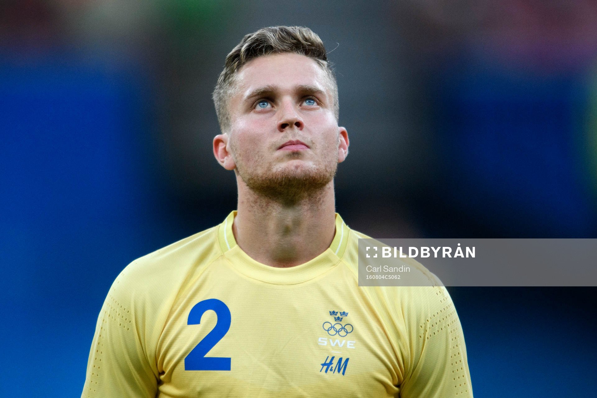 Sveriges Adam Lundqvist vid lineup innan fotbollsmatchen