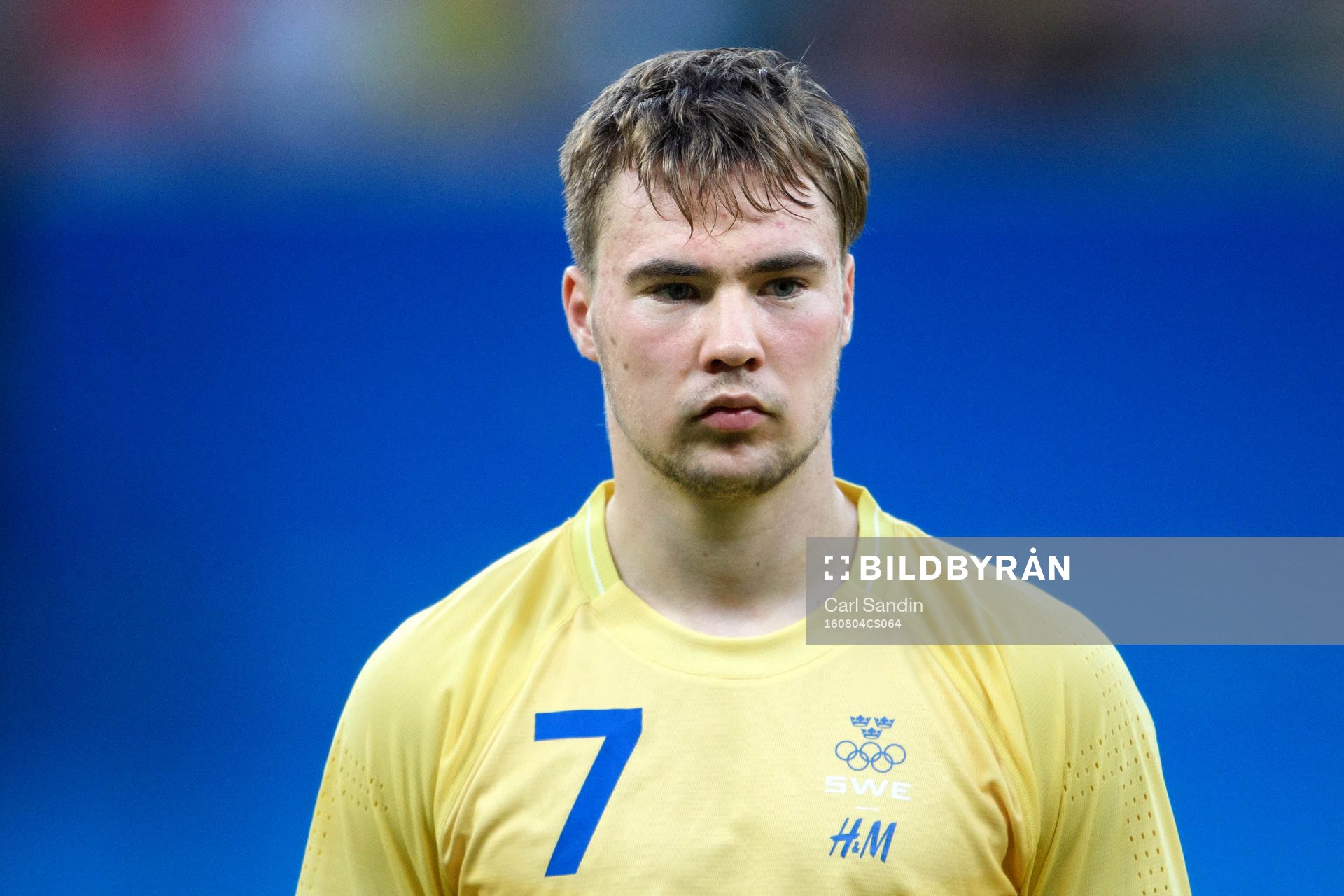 Sveriges Simon Tibbling vid lineup innan fotbollsmatchen