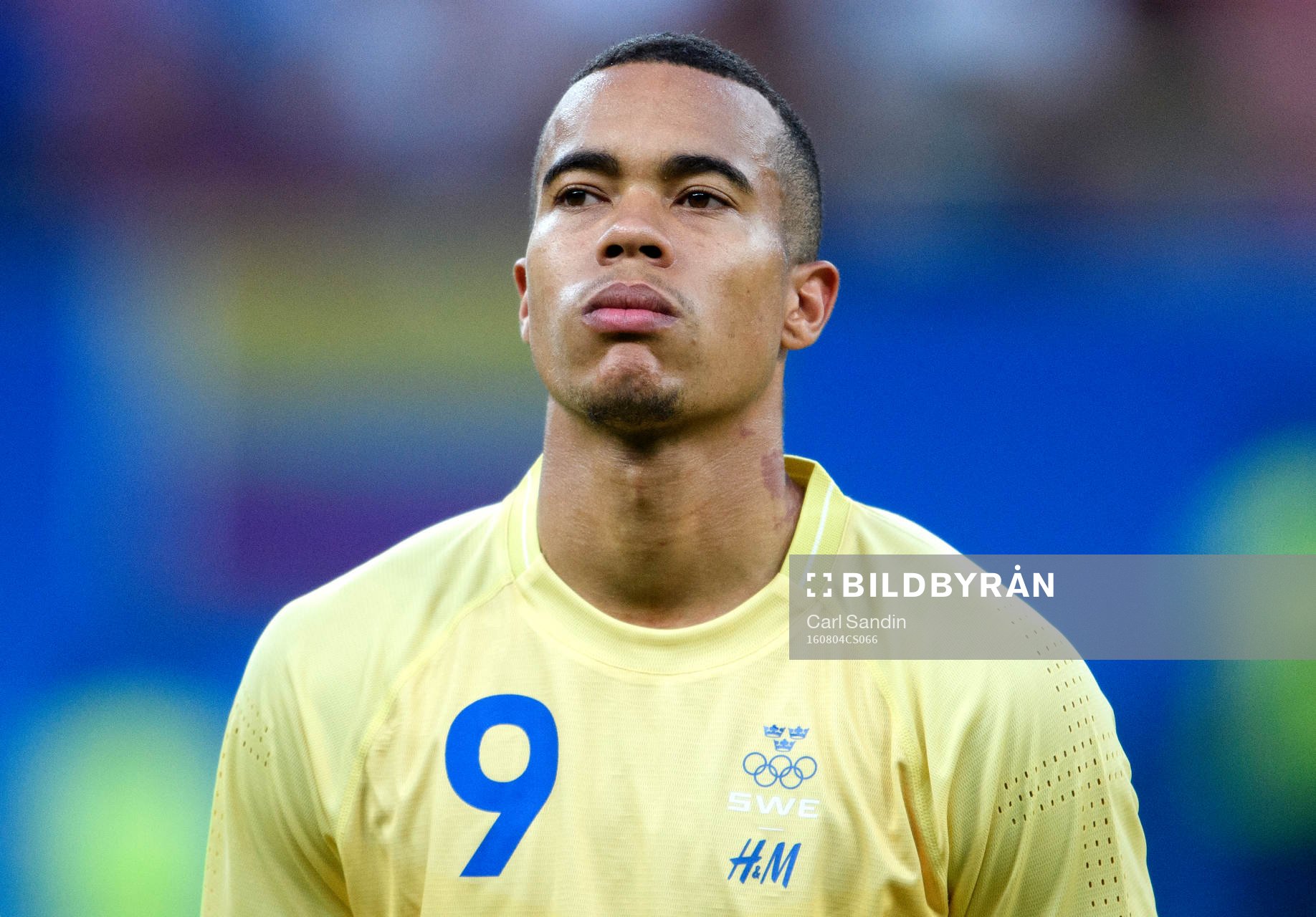 Sveriges Robin Quaison vid lineup innan fotbollsmatchen