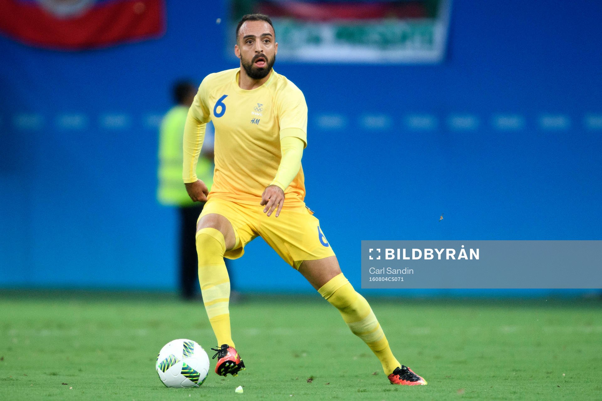 Sveriges Abdul Khalili i fotbollsmatchen mellan Sverige och