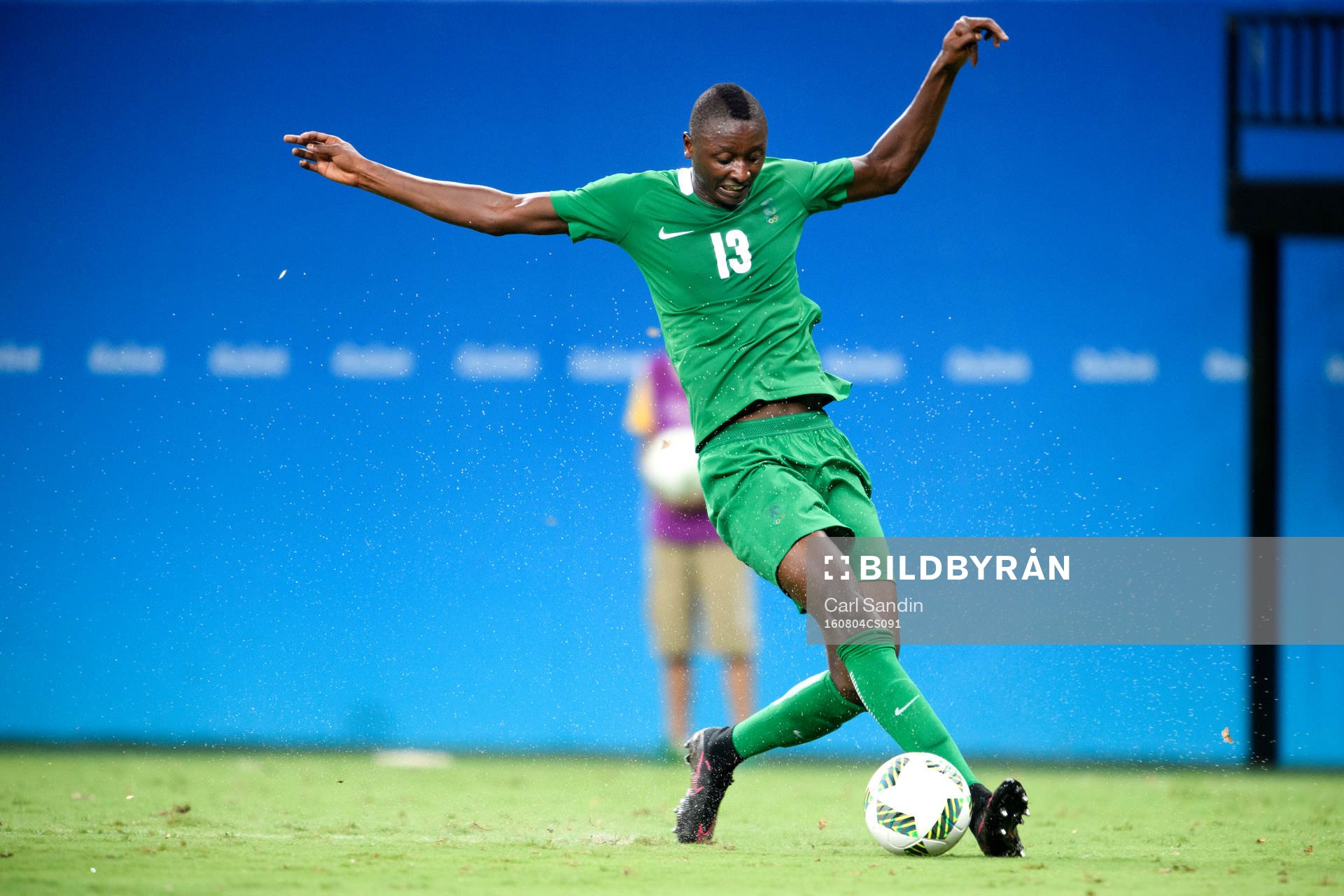 Nigerias Sadiq Umar i fotbollsmatchen mellan Nigeria och