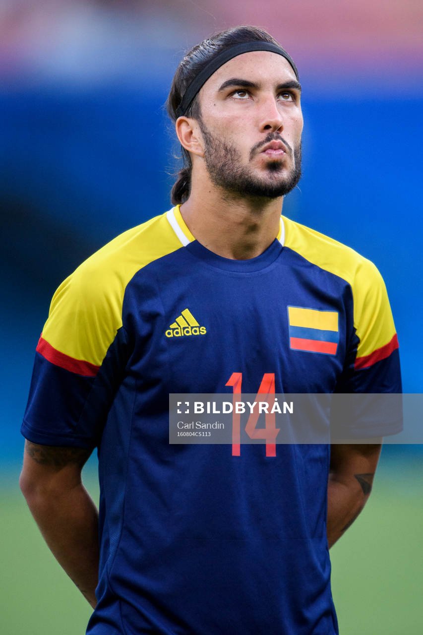 Colombias Sebastian Perez vid lineup innan fotbollsmatchen