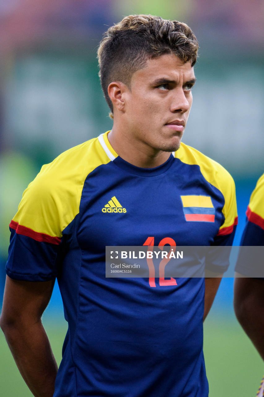 Colombias Andres Roa vid lineup innan fotbollsmatchen