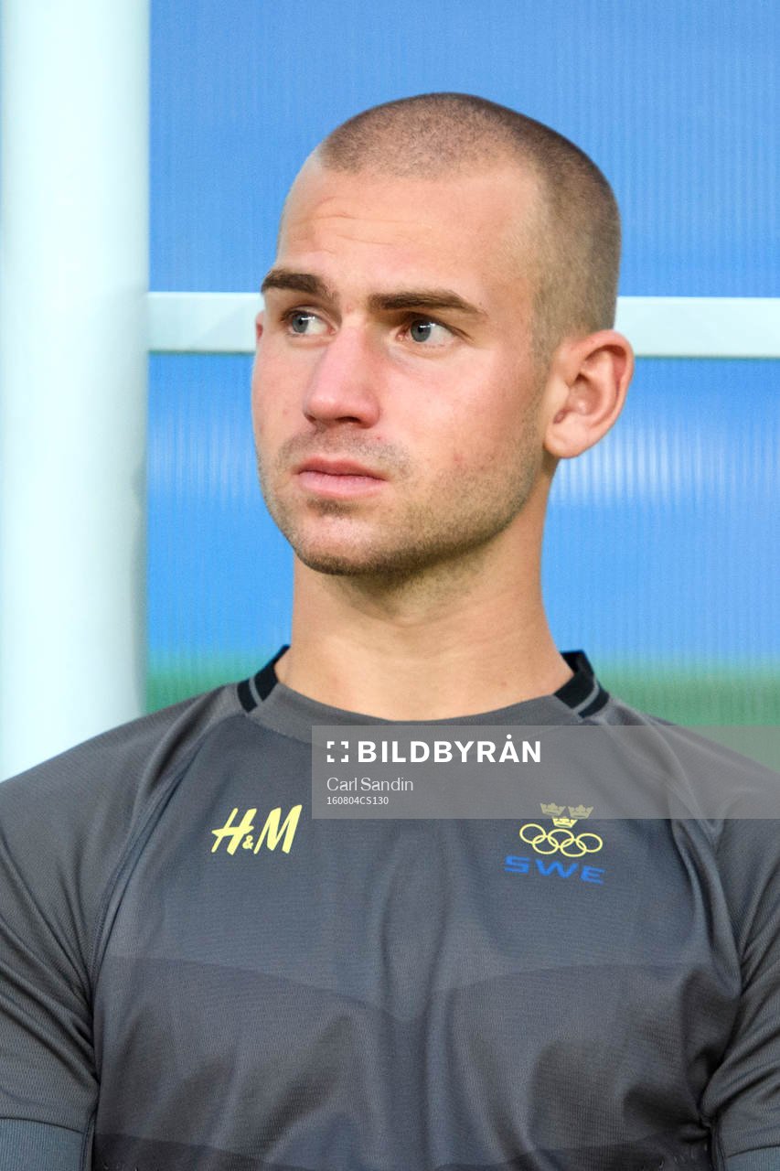 Sveriges Sebastian Starke Hedlund på bänken i