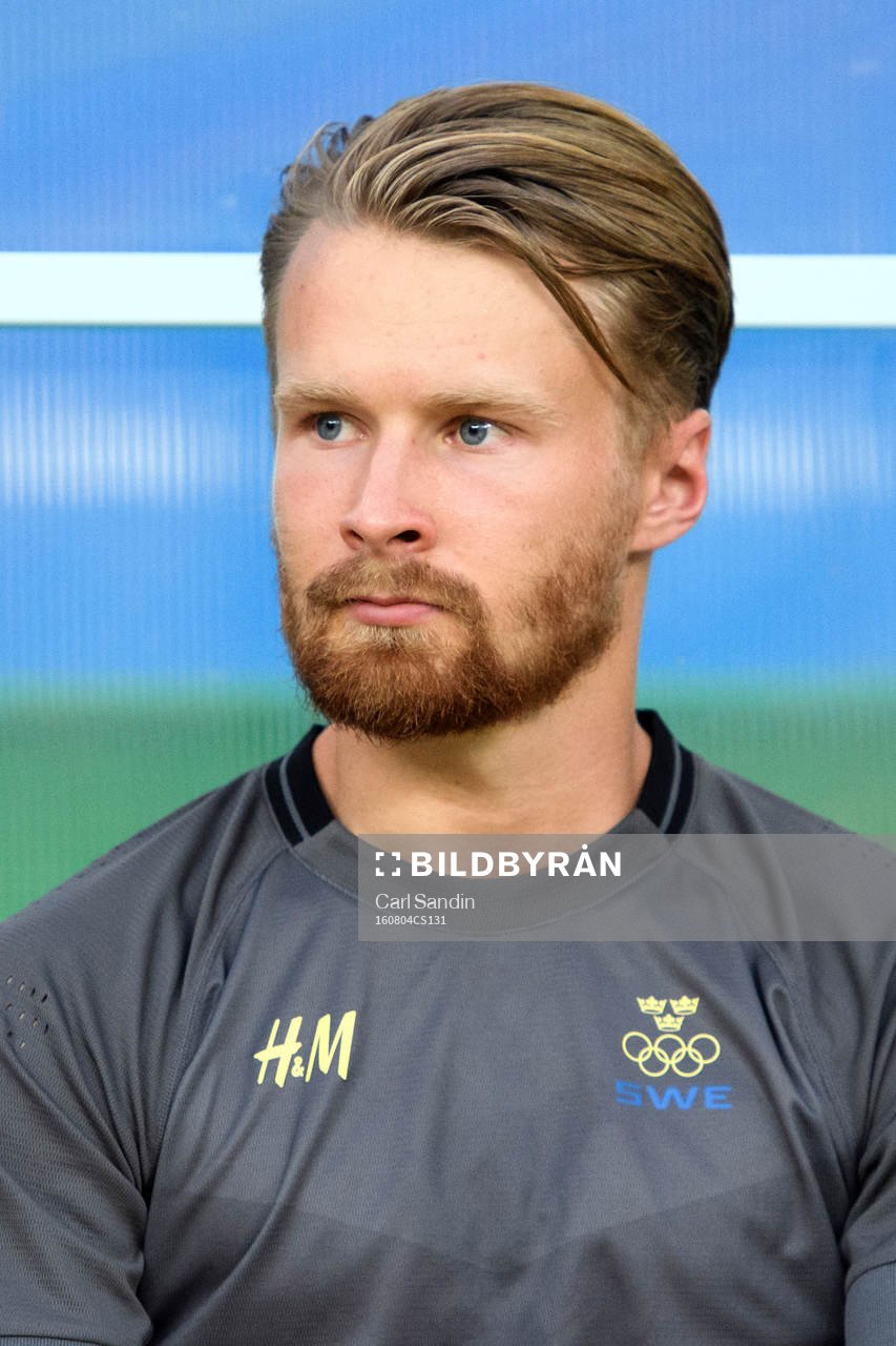 Sveriges Jacob Une Larsson på bänken i fotbollsmatchen mellan Sverige och Colombia den 4 augusti 2016 under OS i Manaus.