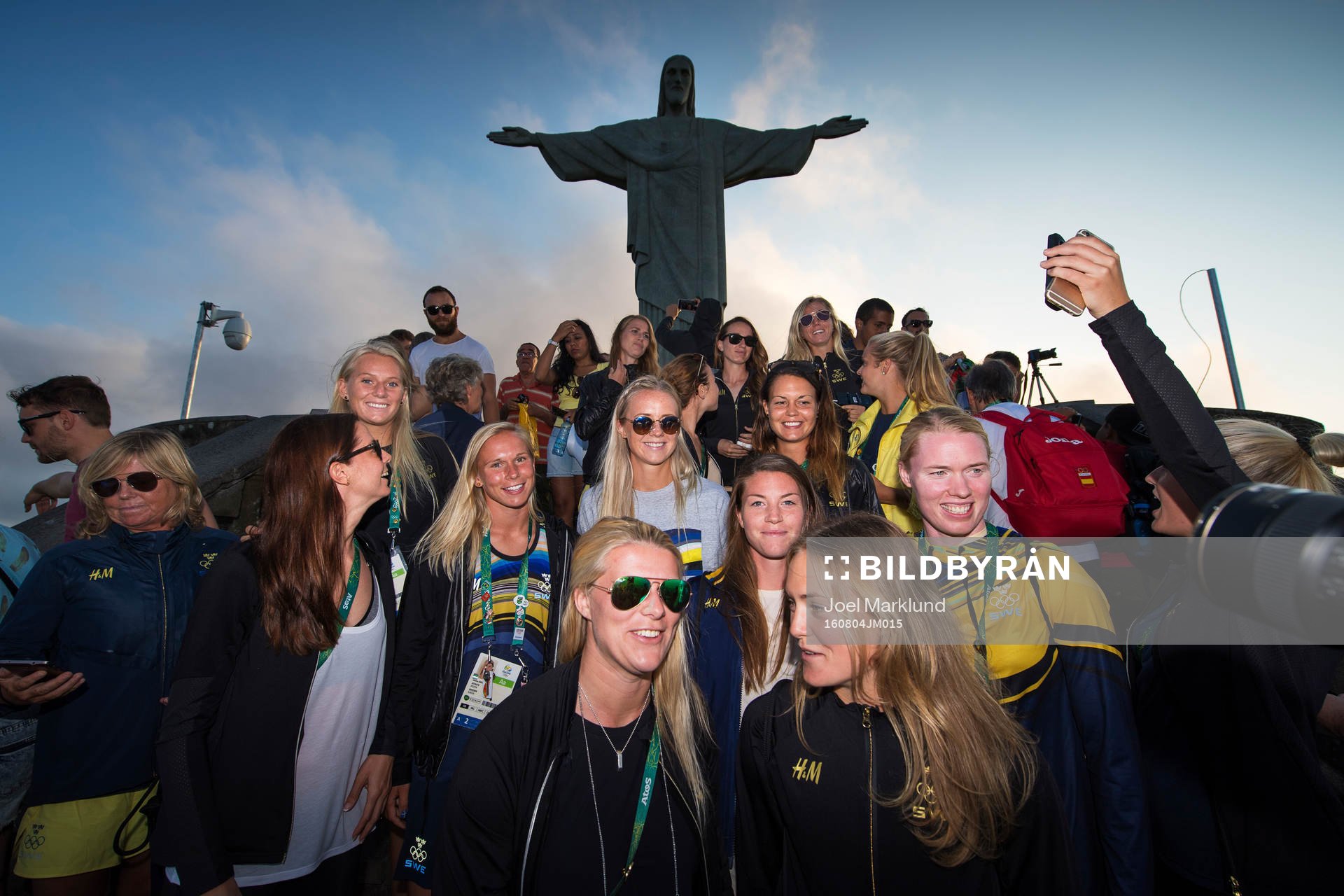 Sveriges damfotbollslandslag besöker statyn Cristo