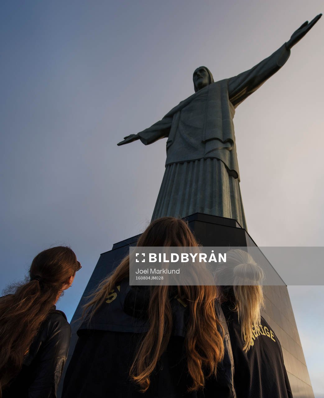 Sveriges damfotbollslandslag besöker statyn Cristo