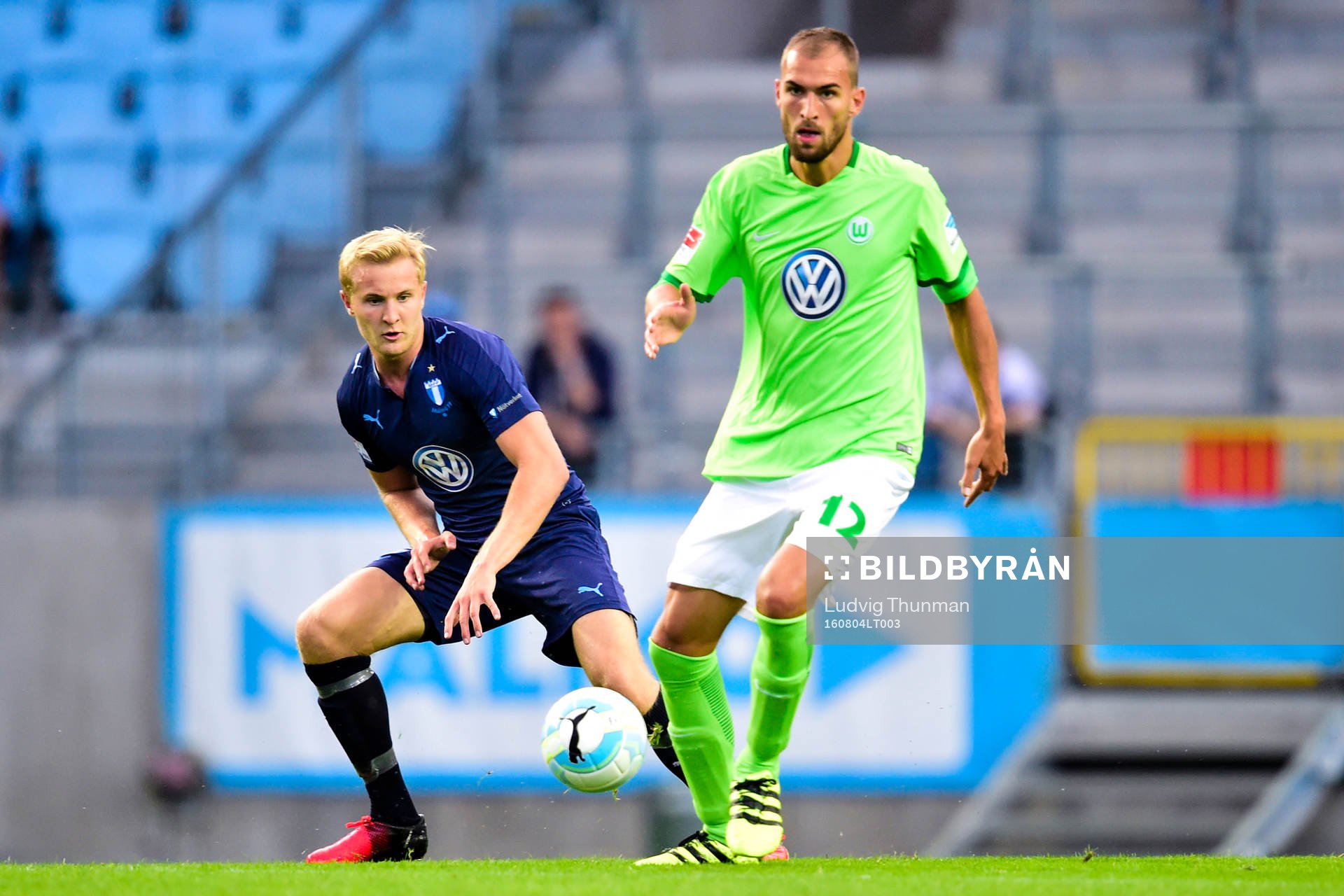 Malmö FFs Franz Brorsson och Wolfsburgs Bas Dost