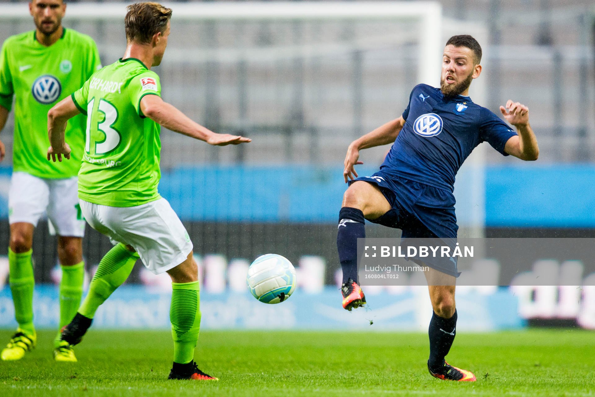 Wolfsburgs Yannick Gerhardt och Malmö FFs Erdal Rakip