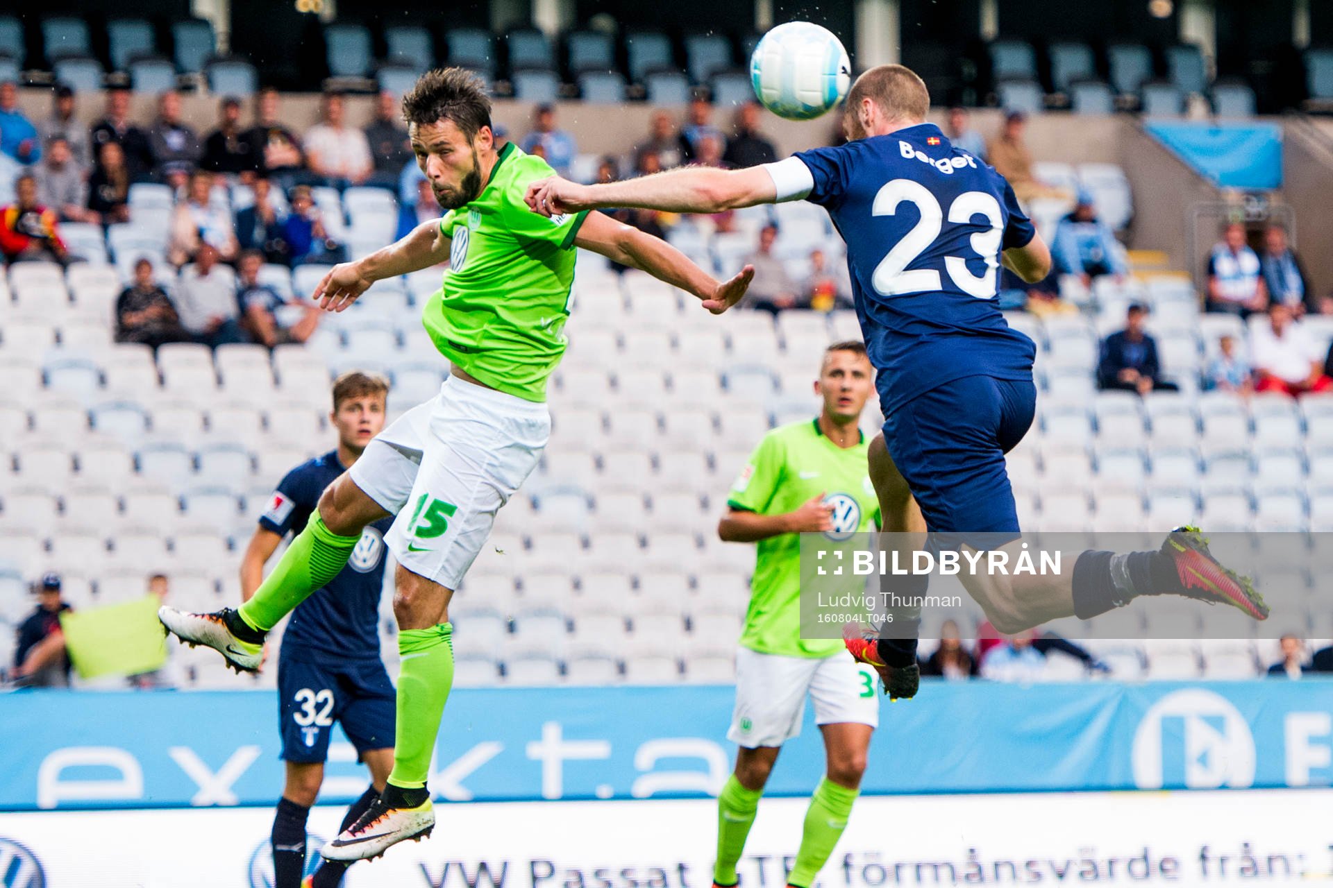 Wolfsburgs Christian Träsch och Malmö FFs Jo Inge Berget